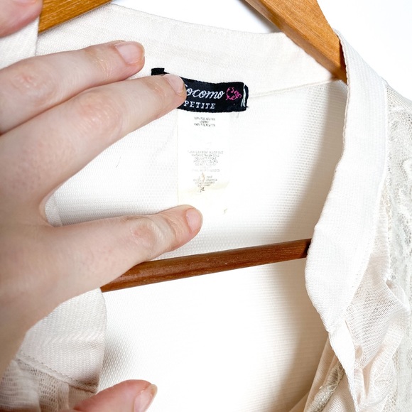 Elegant Cream Ruffled Women's Top - Picture 4 of 6